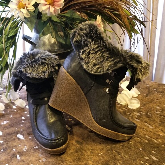Mossimo Kamea Black Wedge Ankle Boots Size 10 - Picture 4 of 9